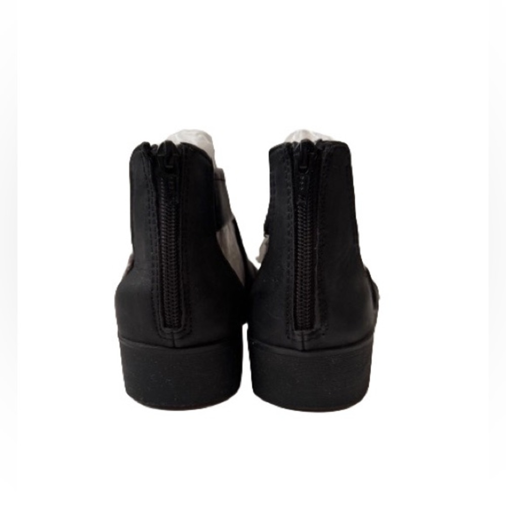 Earth Spirit Black Crisscross Zip-Back Sandals - Picture 5 of 7